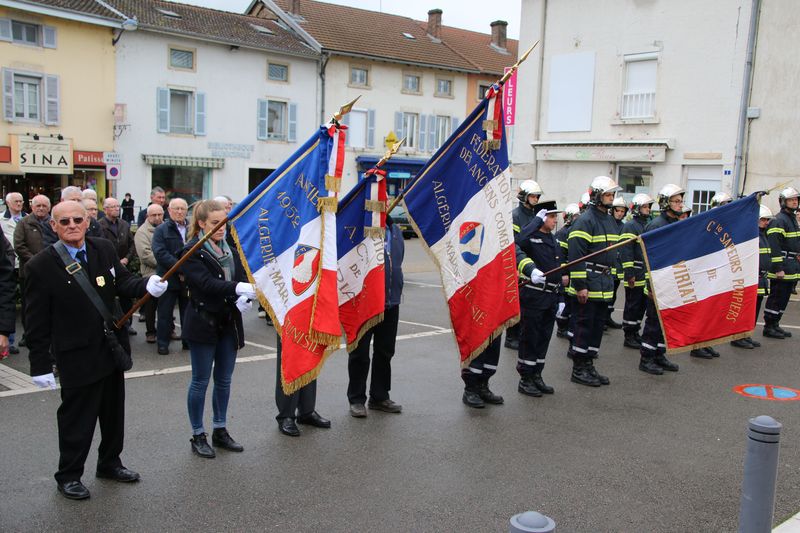 ceremonie 19 mars drapeaux